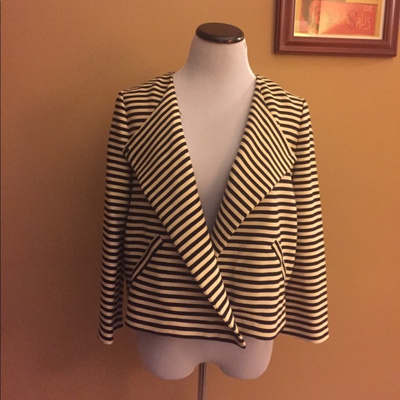 Elizabeth and James cropped blazer - Picture 5 of 5